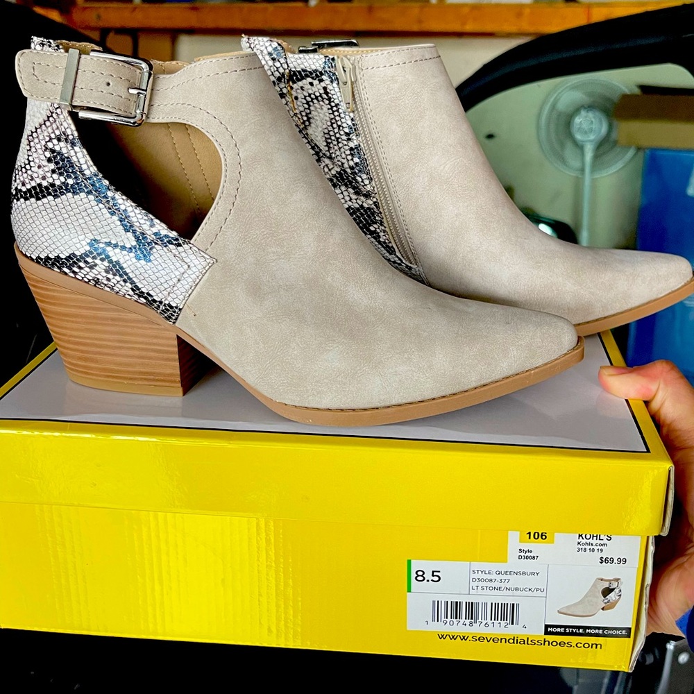 New Booties Size 8.5 Women